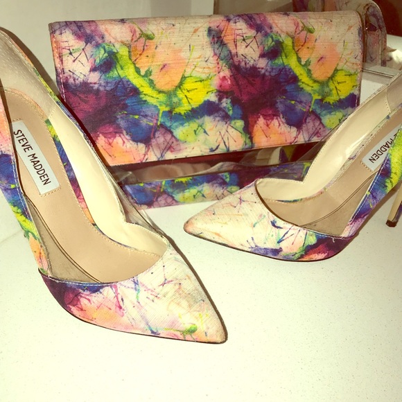 Steve Madden Shoes - Colorful Steve Madden shoes with clutch